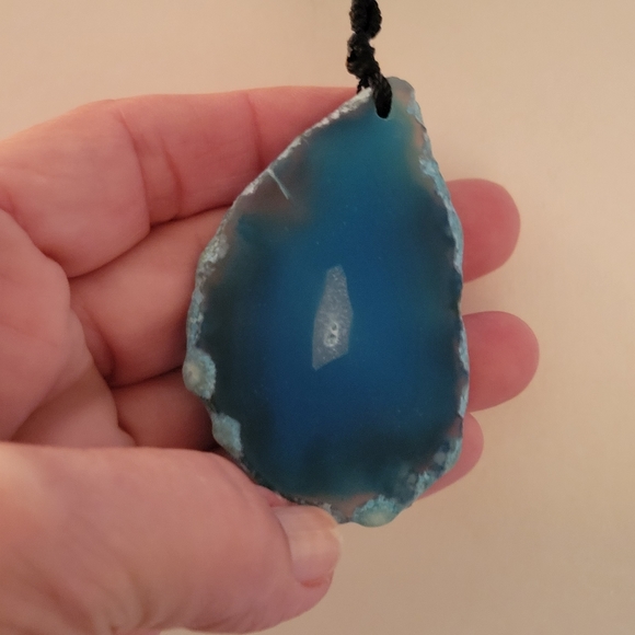 Blue Agate Slice Black Beaded Necklace NWOT - Picture 2 of 2